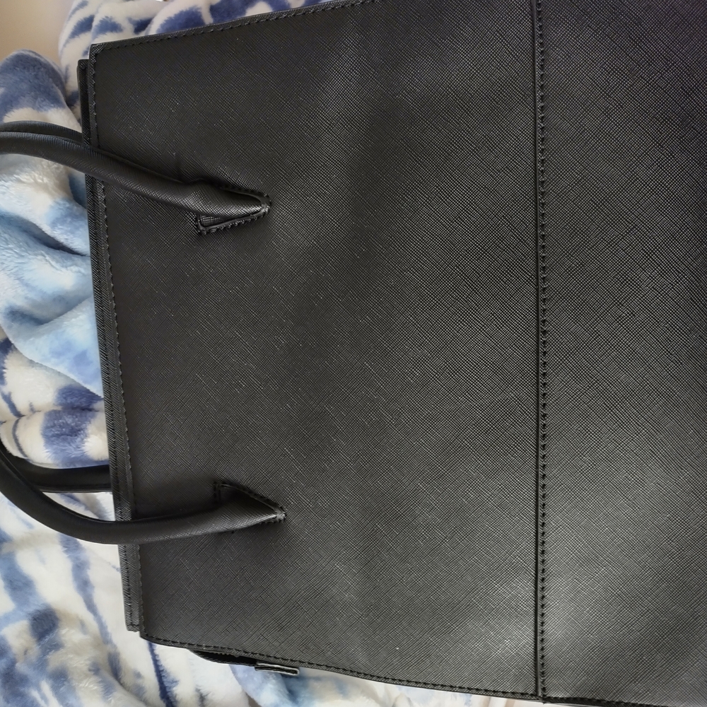 Elegant Trina Turk Black Tote Bag